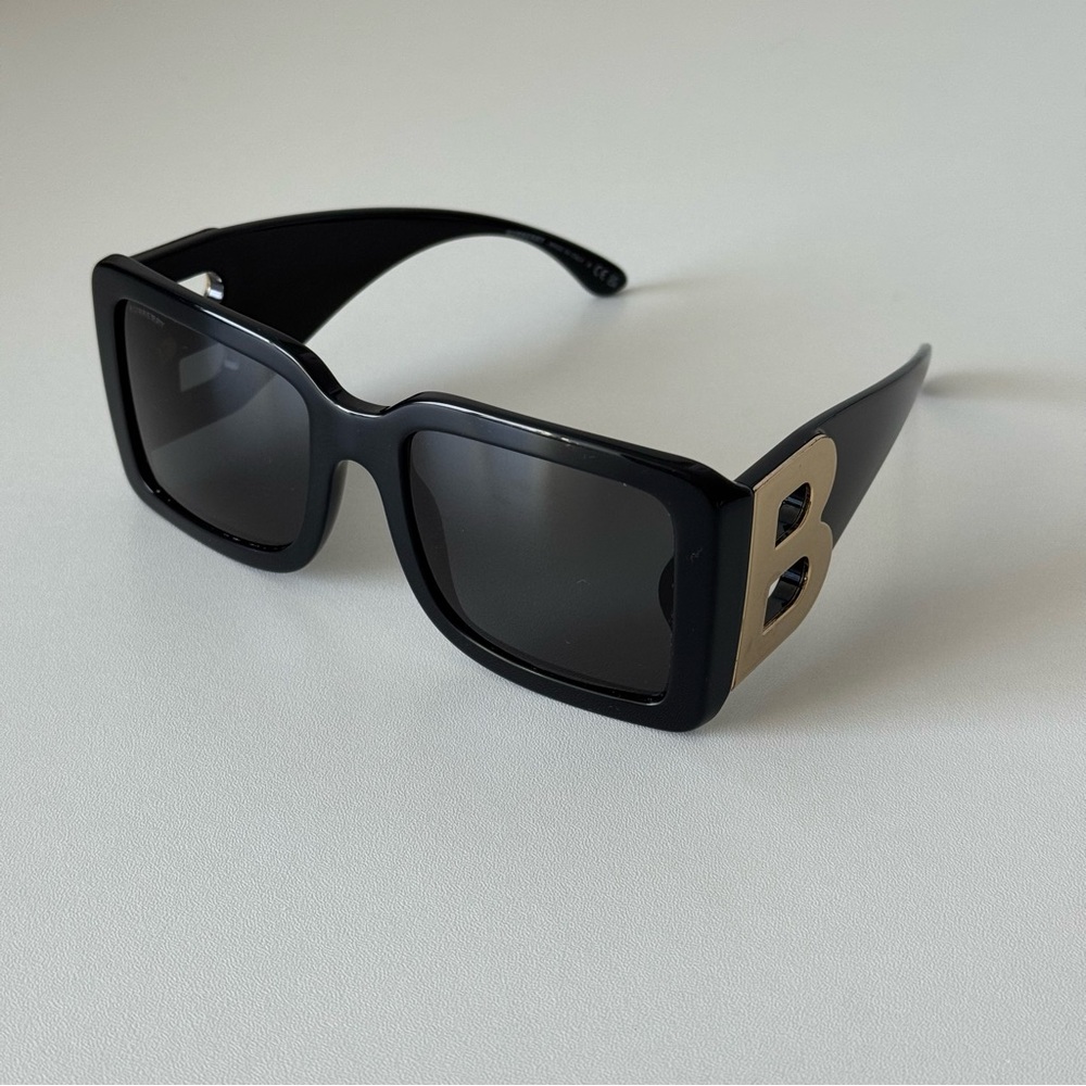 Burberry B Motif Square Sunglasses With Original Packaging